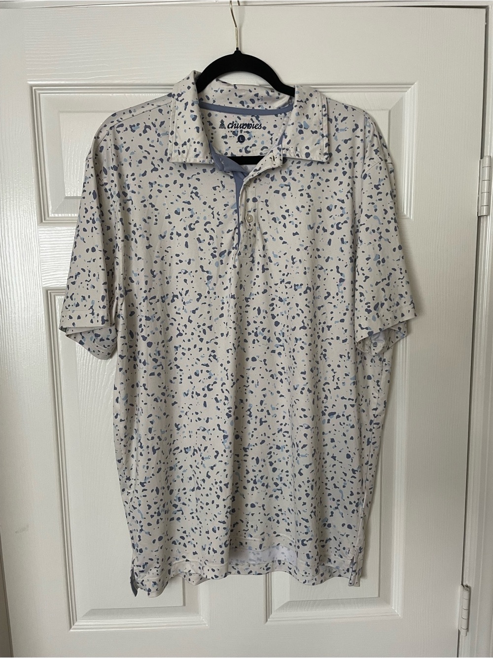 CHUBBIES Terrazzo Men's Short Sleeve Golf Polo Shirt - Size Large - White/Blue